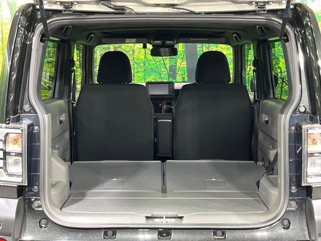 ���i�̂���������ʋ΁A���}���ɏ\���ȉ׎��X�y�[�X���m�ۂ��Ă���܂��B�Z�J���h�V�[�g��|���ƁA�傫�ȉו��̐ύڂ��\�ł���