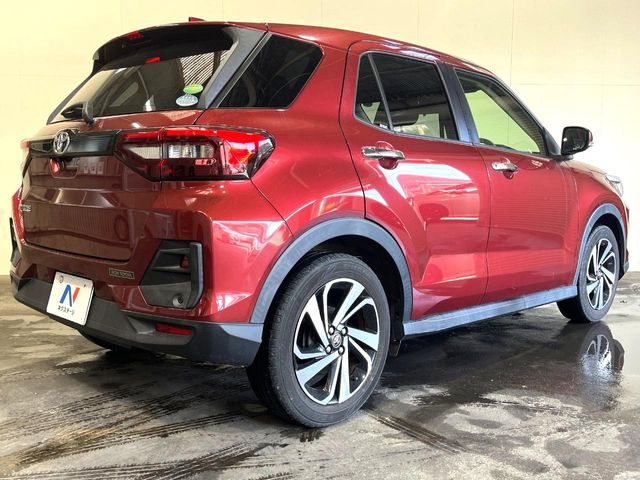 高透明度のガラス皮膜で撥水はもちろん、上質なツヤ・光沢を実現。紫外線や酸性雨から大切な愛車を保護し、色あせ・劣化を防止。「弾スプラッシュコート」、「弾プリミッサコート」からお選びいただけます。