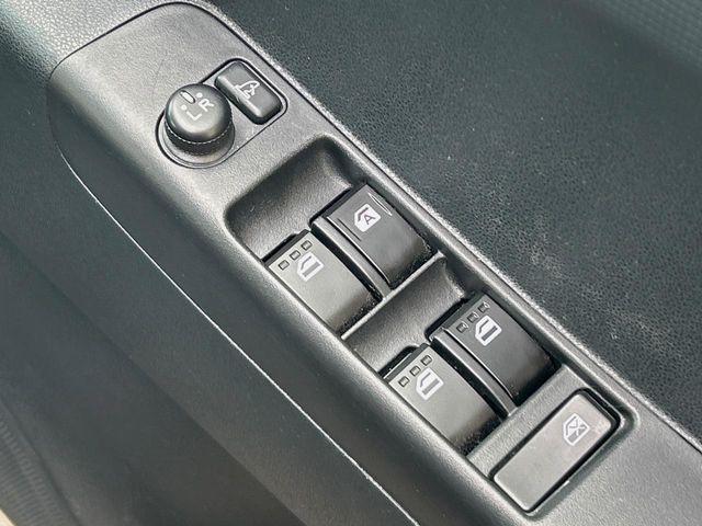 �y�d���i�[�~���[�z�T�C�h�~���[�͓d���i�[���ƂȂ��Ă���A�������ԏ�ł��L�Y�������X�N��}�����܂��B