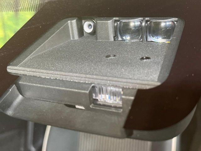 �y�g���^�Z�[�t�e�B�Z���X�z���s���ɑO���̎ԗ�����F�����A�Փ˂������Ȏ��͌x��ƃu���[�L�ŏՓˉ���Ɣ�Q�y�����A�V�X�g�B�����S�Ƀh���C�u�����y���݂��������܂��B