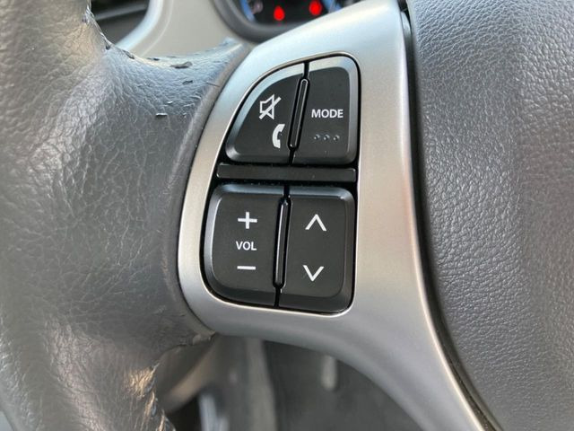 �y�X�e�A�����O�X�C�b�`�z�^�]���A�O������ڐ������炷���ƂȂ��A�I�[�f�B�I���̑��삪�\�ȕ֗��@�\!���S&���K�ȃh���C�u�����o���Ă���܂���