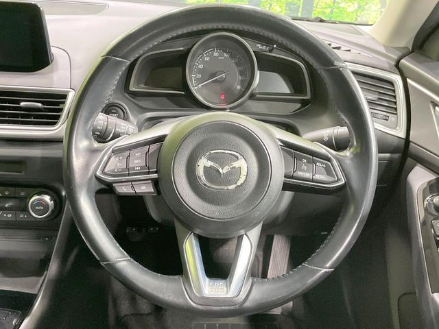 �y�����v�����X�e�A�����O�z�㎿�Ȋv���g�p���邱�ƂŁA��ɂ����������݂ƂĂ��^�]���₷���n���h���ł���