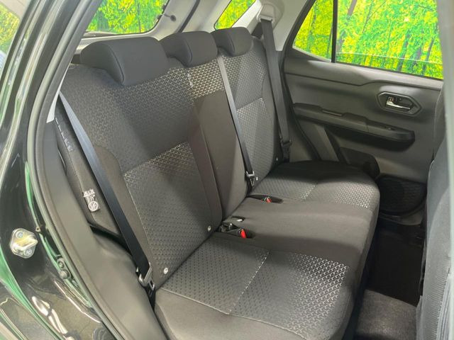 ���i���ȃI���W�i���t���A�}�b�g���I�v�V�����ɂĂ��p�ӂ��Ă���܂��B���D���ȃf�U�C����J���[�����Ԃɍ��킹�đI��ł����������Ƃ��ł��܂���