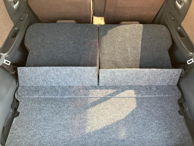 ���i�̂���������ʋ΁A���}���ɏ\���ȉ׎��X�y�[�X���m�ۂ��Ă���܂��B�Z�J���h�V�[�g��|���ƁA�傫�ȉו��̐ύڂ��\�ł���