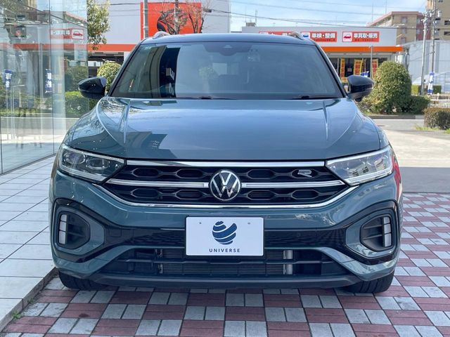 高透明度のガラス皮膜で撥水はもちろん、上質なツヤ・光沢を実現。紫外線や酸性雨から大切な愛車を保護し、色あせ・劣化を防止。「弾スプラッシュコート」、「弾プリミッサコート」からお選びいただけます。