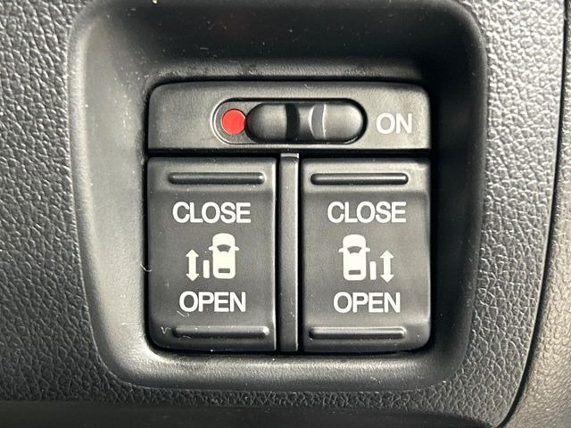 �y�����p���[�X���C�h�h�A�z�X�}�[�g�L�[��^�]�Ȃ̃X�C�b�`�Ō�ȗ����X���C�h�h�A�̊J���\���d��������͂����ăh�A���J����K�v�������A�����Ȃ��q�l�ł��ȒP�ɊJ���߂ł����K�ł���y�h���C�u���R�[�_�[