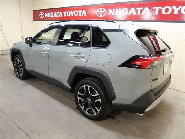 RAV42.0 アドベンチャー 4WD