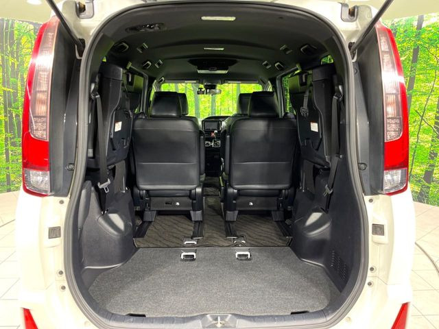 ���i�̂���������ʋ΁A���}���ɏ\���ȉ׎��X�y�[�X���m�ۂ��Ă���܂��B�Z�J���h�V�[�g��|���ƁA�傫�ȉו��̐ύڂ��\�ł���