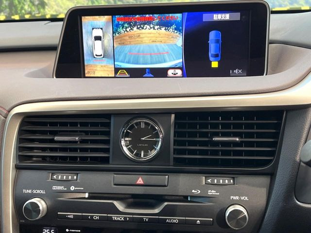 �y�p�m���~�b�N�r���[���j�^�[�z��p�̃J�����ɂ��A�ォ�猩���낵���悤�Ȏ��_��360�x�N���}�̎��͂��m�F���邱�Ƃ��ł��܂������p�������m�F���₷���A�����ꏊ�ł̐؂�Ԃ��⒓�Ԃ��X���[�Y�ɍs���܂��B