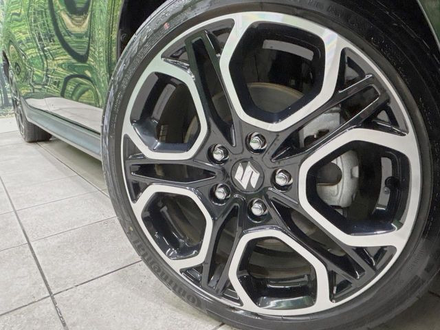 �y����18�C���`�A���~�z�C�[���z�O�ςɃ}�b�`���������A���~�z�C�[���𑕒����Ă���܂��B�e��ЊO�A���~�z�C�[����A�X�^�b�h���X�^�C�����戵�����Ă���܂��B���񂲑��k����������