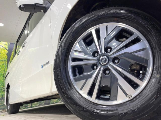 【純正15インチアルミホイール】外観にマッチした純正アルミホイールを装着しております。各種社外アルミホイールや、スタッドレスタイヤも取扱いしております。是非ご相談ください♪