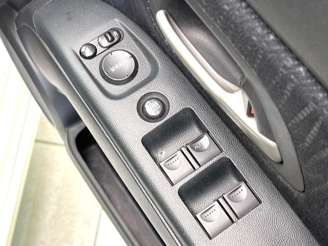 �y�d���i�[�~���[�z�T�C�h�~���[�͓d���i�[���ƂȂ��Ă���A�������ԏ�ł��L�Y�������X�N��}�����܂��B