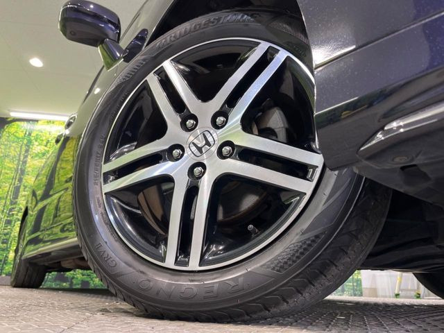 �y����17�C���`�A���~�z�C�[���z�O�ςɃ}�b�`���������A���~�z�C�[���𑕒����Ă���܂��B�e��ЊO�A���~�z�C�[����A�X�^�b�h���X�^�C�����戵�����Ă���܂��B���񂲑��k����������