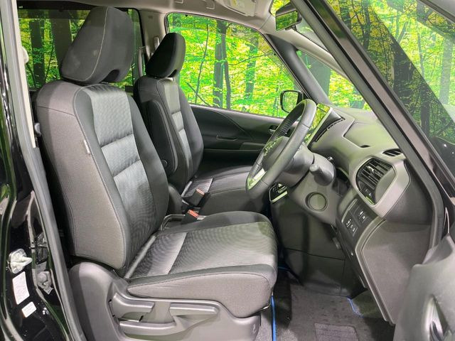 運転席シート廻りは使用感も少なく、良好な状態となっています。丁寧に使われていたことがよくわかりますね。