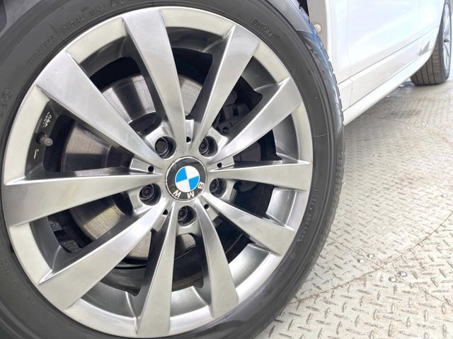 ●17インチアルミホイール:輸入車ならではの卓越した走りを支えるホイールと足回りです!日本車の走りに慣れている方にもぜひ体感して頂きたいほど、高いレベルでまとまっています!