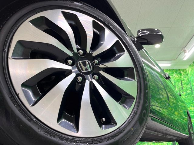 �y����17�C���`�A���~�z�C�[���z�O�ςɃ}�b�`���������A���~�z�C�[���𑕒����Ă���܂��B�e��ЊO�A���~�z�C�[����A�X�^�b�h���X�^�C�����戵�����Ă���܂��B���񂲑��k����������