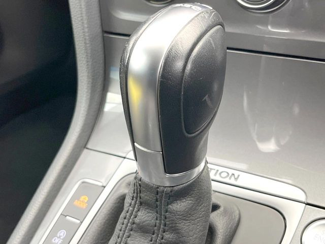 ●MTモード付きAT:通常は自動でおこなわれる変速(ギアチェンジ)をドライバーの操作によって意図的に変えられるシステムです。より一層普段のドライブをお楽しみいただけます!