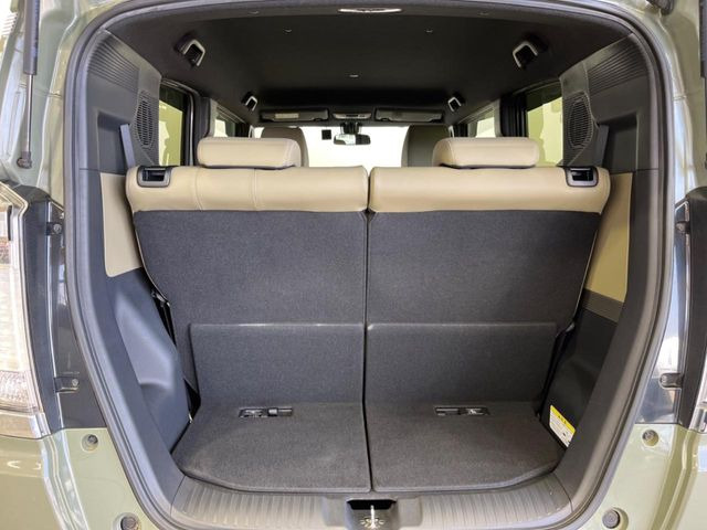 ���i�̂���������ʋ΁A���}���ɏ\���ȉ׎��X�y�[�X���m�ۂ��Ă���܂��B�Z�J���h�V�[�g��|���ƁA�傫�ȉו��̐ύڂ��\�ł���