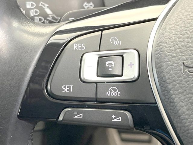 ●レーダークルーズコントロール:前の車との車間距離を一定にとりつつ、一定速度で自動走行してくれる次世代のクルーズコントロール!主に高速道路や自動車専用道路で使用する便利な機能です!