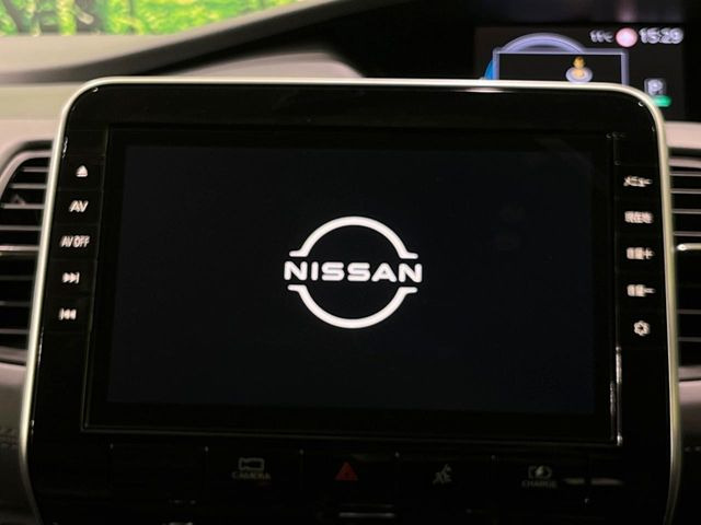 【純正10型ナビ】人気の純正ナビを装備。オーディオ機能も充実しており、Bluetooth接続すればお持ちのスマホやMP3プレイヤーの音楽を再生可能!毎日の運転がさらに楽しくなります!!