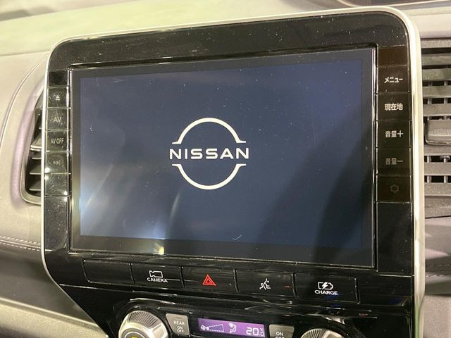 【純正10インチナビ】人気の純正ナビを装備。オーディオ機能も充実しており、Bluetooth接続すればお持ちのスマホやMP3プレイヤーの音楽を再生可能!毎日の運転がさらに楽しくなります!!