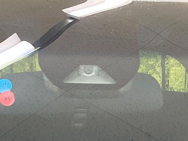 �y�z���_�Z���V���O�z���s���ɑO���̎ԗ�����F�����A�Փ˂������Ȏ��͌x��ƃu���[�L�ŏՓˉ���Ɣ�Q�y�����A�V�X�g�B�����S�Ƀh���C�u�����y���݂��������܂��B