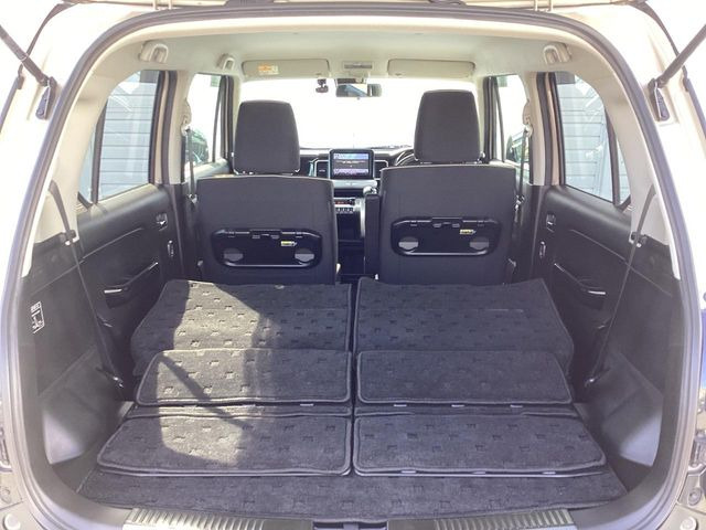 ���i�̂���������ʋ΁A���}���ɏ\���ȉ׎��X�y�[�X���m�ۂ��Ă���܂��B�Z�J���h�V�[�g��|���ƁA�傫�ȉו��̐ύڂ��\�ł���