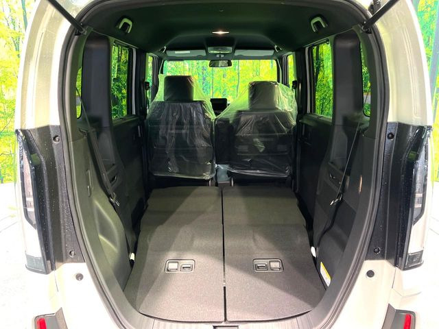 ���i�̂���������ʋ΁A���}���ɏ\���ȉ׎��X�y�[�X���m�ۂ��Ă���܂��B�Z�J���h�V�[�g��|���ƁA�傫�ȉו��̐ύڂ��\�ł���