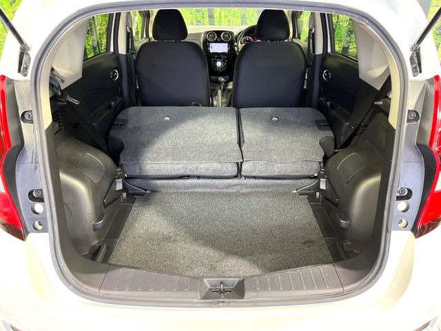 ���i�̂���������ʋ΁A���}���ɏ\���ȉ׎��X�y�[�X���m�ۂ��Ă���܂��B�Z�J���h�V�[�g��|���ƁA�傫�ȉו��̐ύڂ��\�ł���