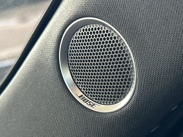 �yBOSE�T�E���h�V�X�e���z���[�J�[�I�v�V�����̍��i�ʃT�E���h�V�X�e���𓋍ځB��p�̃`���[�j���O���{���ꂽ�召�l�X�ȃX�s�[�J�[����ǎ��ȃT�E���h���t�ł��A�Տꊴ���ӂ�鉹����Ԃ����o���܂��B