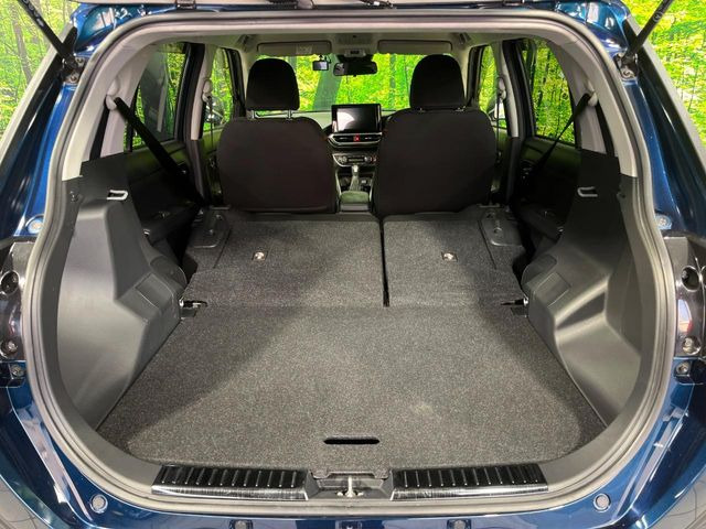 ���i�̂���������ʋ΁A���}���ɏ\���ȉ׎��X�y�[�X���m�ۂ��Ă���܂��B�Z�J���h�V�[�g��|���ƁA�傫�ȉו��̐ύڂ��\�ł���