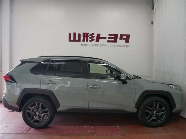 RAV42.0 アドベンチャー 4WD