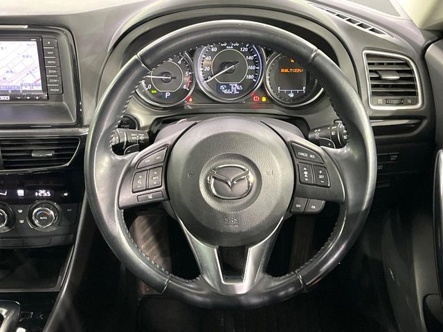 【マツダ・レーダークルーズコントロール】高速道路での長距離走行が楽に!自動で速度を保つクルーズコントロールが、衝突軽減システムと連携し、前方の車両を感知して車間を保つように速度調節してくれます!!