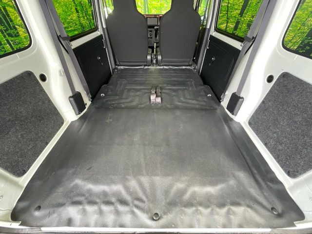 ���i�̂���������ʋ΁A���}���ɏ\���ȉ׎��X�y�[�X���m�ۂ��Ă���܂��B�Z�J���h�V�[�g��|���ƁA�傫�ȉו��̐ύڂ��\�ł���