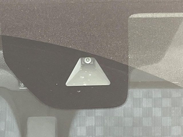 �y�C���e���W�F���g�G�}�[�W�F���V�[�u���[�L�z�t�����g�J�����őO���̎ԗ�����s�҂����m�B�Փ˂������Ȏ��͏Փ˔�Q�y���u���[�L���쓮�A�Փˉ�����T�|�[�g�B�����S�Ƀh���C�u�����y���݂��������܂��B