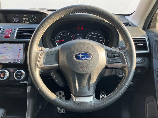 �y�����v�����X�e�A�����O�z�㎿�Ȋv���g�p���邱�ƂŁA��ɂ����������݂ƂĂ��^�]���₷���n���h���ł���