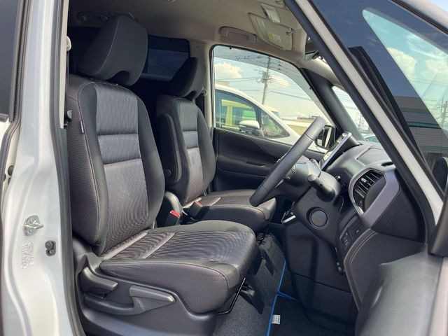 運転席シート廻りは使用感も少なく、良好な状態となっています。丁寧に使われていたことがよくわかりますね。