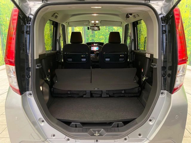 ���i�̂���������ʋ΁A���}���ɏ\���ȉ׎��X�y�[�X���m�ۂ��Ă���܂��B�Z�J���h�V�[�g��|���ƁA�傫�ȉו��̐ύڂ��\�ł���