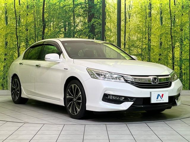 高透明度のガラス皮膜で撥水はもちろん、上質なツヤ・光沢を実現。紫外線や酸性雨から大切な愛車を保護し、色あせ・劣化を防止。「弾スプラッシュコート」、「弾プリミッサコート」からお選びいただけます。