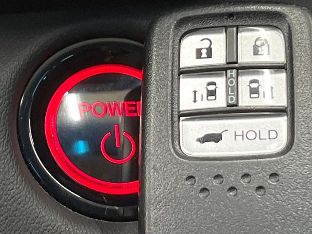 �yHonda�X�}�[�g�L�[�z�J�o����|�P�b�g�ɓ��ꂽ�܂܂ł��h�A�̎{���E�������\�ȃX�}�[�g�L�[�𑕔��B�G���W���̃I���E�I�t�����J�M�����o���K�v����������Ƃ��Ă��֗��ł���