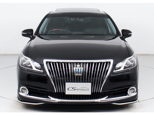 禁煙車です!室内は嫌なニオイも無く、すごく綺麗な状態です!禁煙車・・特にセダンタイプのお車では少ないですよね!!タバコのニオイが苦手なお客様必見です!快適にご乗車頂けます!!