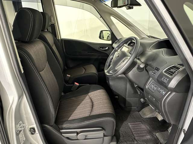 セレナ2.0 ハイウェイスター アンシャンテ セカンドスライドUPシート ADV セーフティPKG 4WD