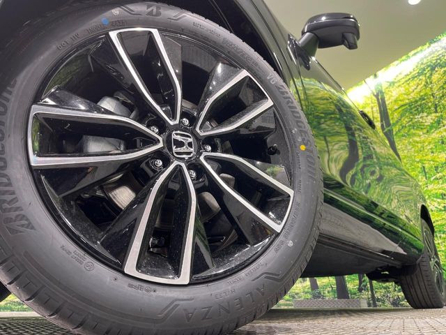 �y����18�C���`�A���~�z�C�[���z�O�ςɃ}�b�`���������A���~�z�C�[���𑕒����Ă���܂��B�e��ЊO�A���~�z�C�[����A�X�^�b�h���X�^�C�����戵�����Ă���܂��B���񂲑��k����������