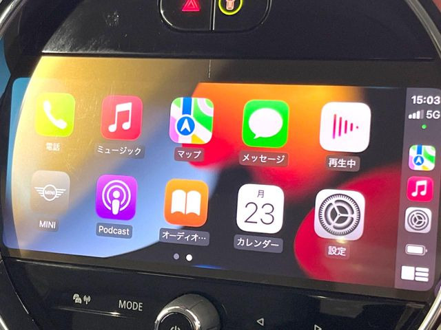 ��Apple Car Play:�X�}�z�Ƃ̗L���ڑ��ŁA�i�r�E�I�[�f�B�I�Đ��ȂǃX�}�z�̃A�v���@�\����ʂł��g����֗��@�\�ł�!