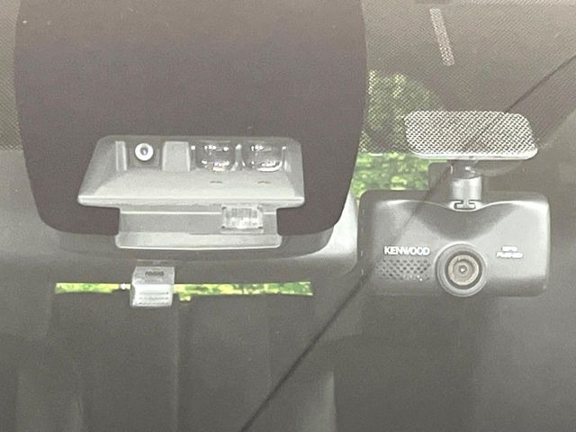 �y�g���^�Z�[�t�e�B�Z���X�z���s���ɑO���̎ԗ�����F�����A�Փ˂������Ȏ��͌x��ƃu���[�L�ŏՓˉ���Ɣ�Q�y�����A�V�X�g�B�����S�Ƀh���C�u�����y���݂��������܂��B