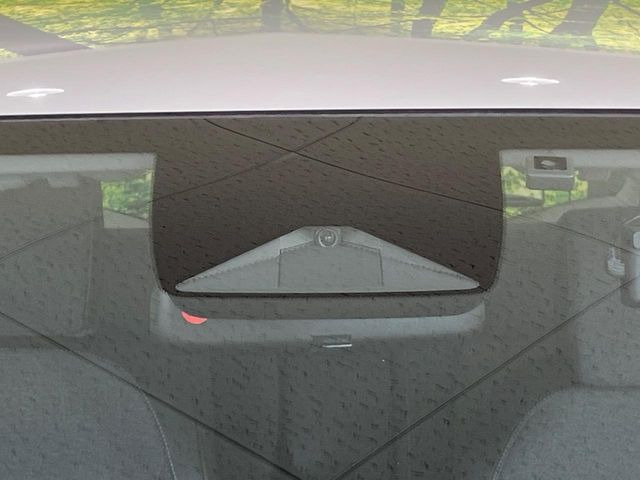 �y�z���_�Z���V���O�z���s���ɑO���̎ԗ�����F�����A�Փ˂������Ȏ��͌x��ƃu���[�L�ŏՓˉ���Ɣ�Q�y�����A�V�X�g�B�����S�Ƀh���C�u�����y���݂��������܂��B