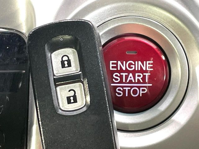 �yHonda�X�}�[�g�L�[�z�J�o����|�P�b�g�ɓ��ꂽ�܂܂ł��h�A�̎{���E�������\�ȃX�}�[�g�L�[�𑕔��B�G���W���̃I���E�I�t�����J�M�����o���K�v����������Ƃ��Ă��֗��ł���