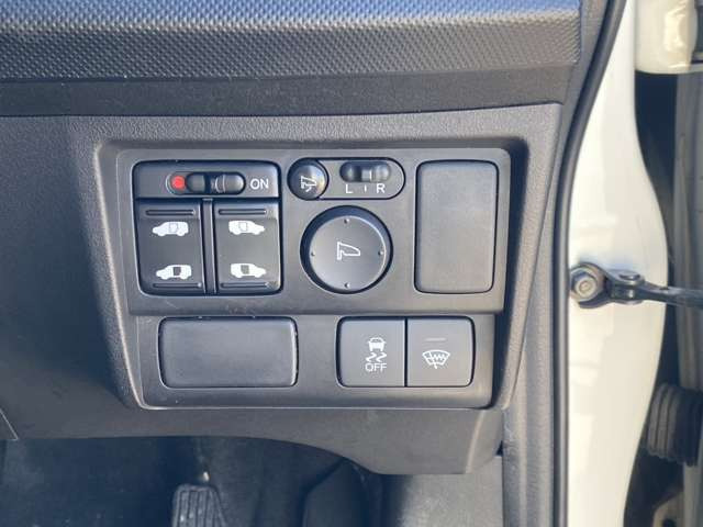 ���X�͎Ԃ̕i���Ɏ��M�������Ă��܂�!�Ȃ̂ŁA���܂��܂Ȋp�x����70���ȏ�̂��ʐ^�ڂ��Ă��܂��B