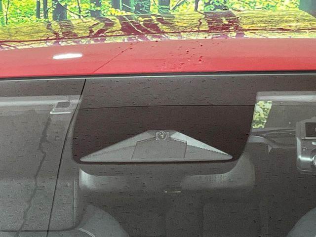 �y�z���_�Z���V���O�z���s���ɑO���̎ԗ�����F�����A�Փ˂������Ȏ��͌x��ƃu���[�L�ŏՓˉ���Ɣ�Q�y�����A�V�X�g�B�����S�Ƀh���C�u�����y���݂��������܂��B