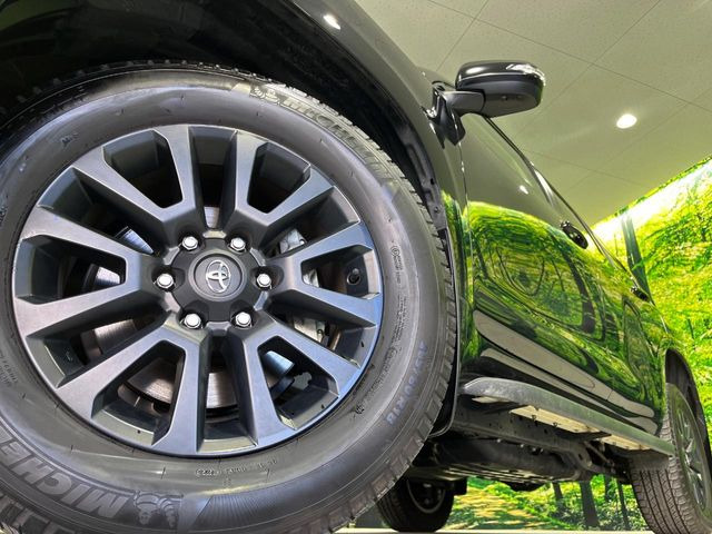 �y�O���[�h��p����18�C���`�A���~�z�C�[���z�f�U�C�����̍��������A���~�z�C�[���𑕒����Ă���܂��B�e��ЊO�A���~�z�C�[����A�X�^�b�h���X�^�C�����戵�����Ă���܂��B���񂲑��k����������